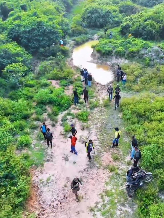 Militares e volunt&aacute;rios efetuam buscas pelos irm&atilde;os/Foto: Divulga&ccedil;&atilde;o