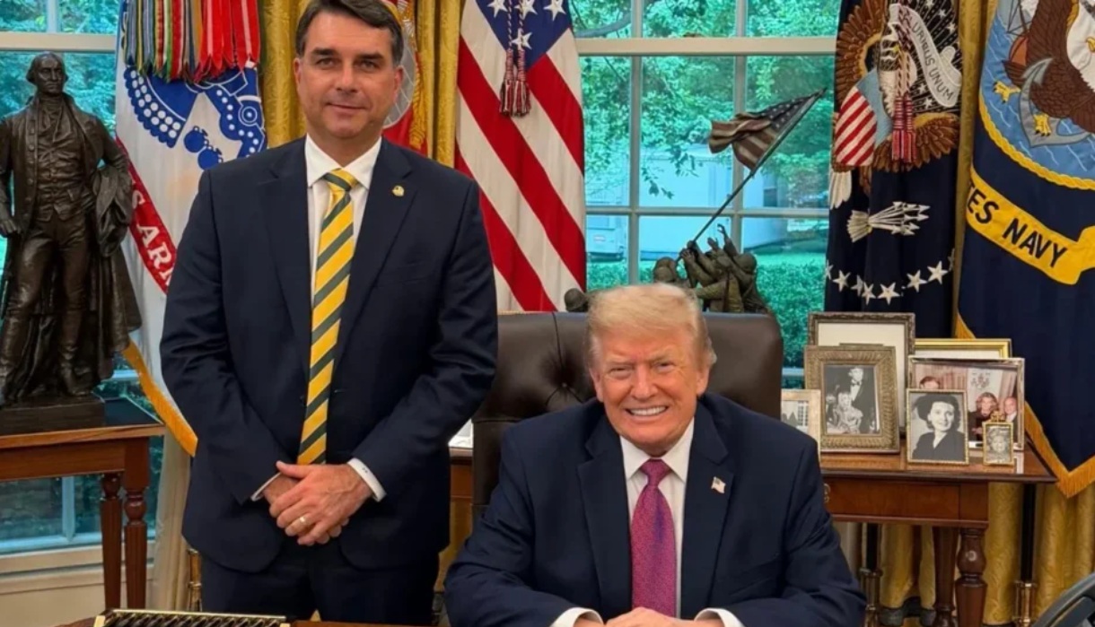Fl&aacute;vio Bolsonaro afirmou em entrevista &agrave; R&aacute;dio Itatiaia, nesta ter&ccedil;a-feira (02/06), ter pedido a Trump para n&atilde;o taxar o Brasil/Foto: Reprodu&ccedil;&atilde;o