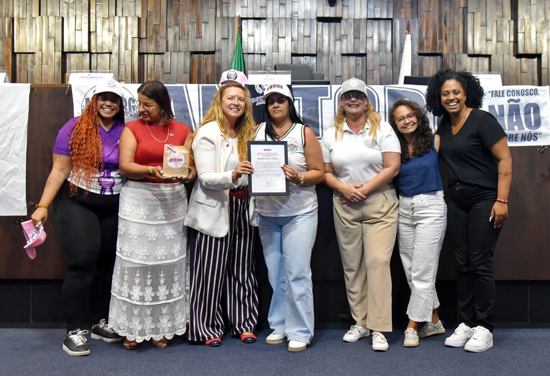 Mulheres das arquibancadas s&atilde;o homenageadas na Alerj/Foto/Paulo Pol&ocirc;nio