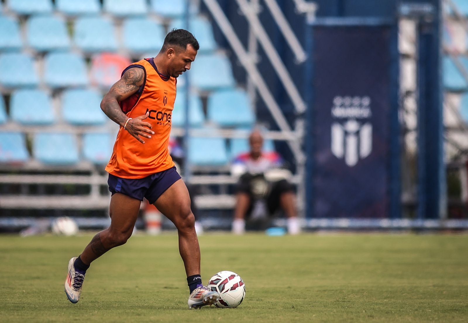 Ao entrar em campo amanh&atilde;, lateral Magno Nunes se tornar&aacute; o recordista de jogos na hist&oacute;ria do Maric&aacute; F.C