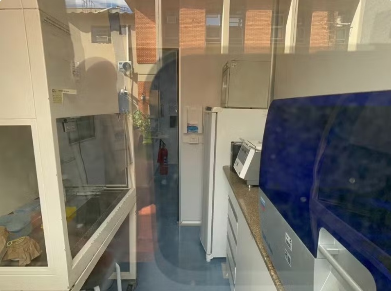 Laborat&oacute;rio de virologia da Unicamp, de onde as amostras foram furtadas/Foto: Estev&atilde;o Mam&eacute;dio