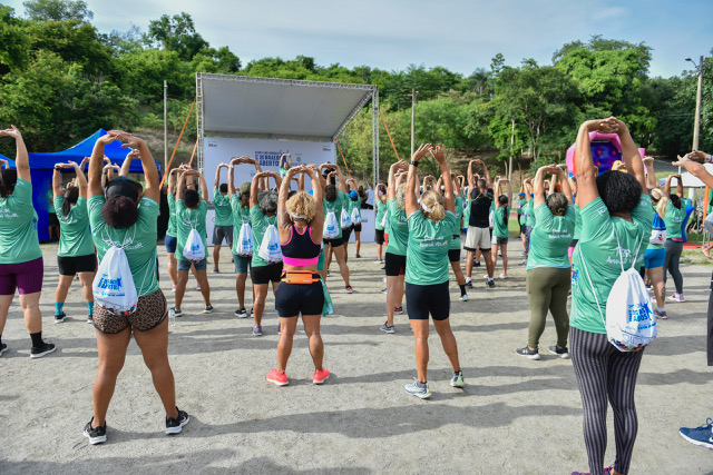 Maric&aacute; de bra&ccedil;os abertos para a divers&atilde;o