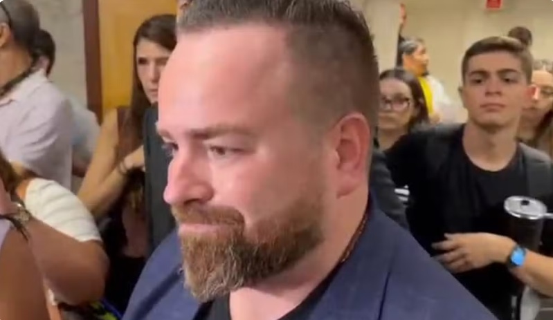 Pai de Henry, Leonel Borel, ap&oacute;s o adiamento/Foto: Henrique Coelho