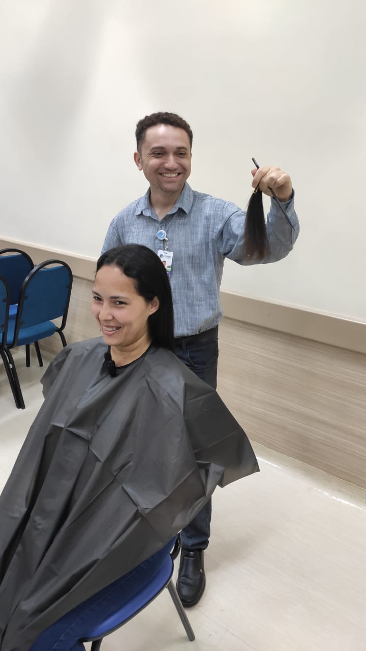 Claudiane Galdino da Silva doou cabelo para a iniciativa/Foto: Divulga&ccedil;&atilde;o HEGV