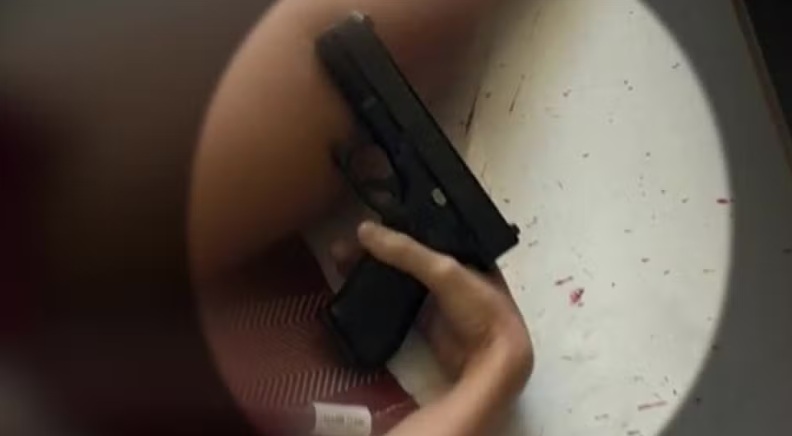 Socorrista desconfiou da forma como a v&iacute;tima segurava a arma/Foto: Reprodu&ccedil;&atilde;o