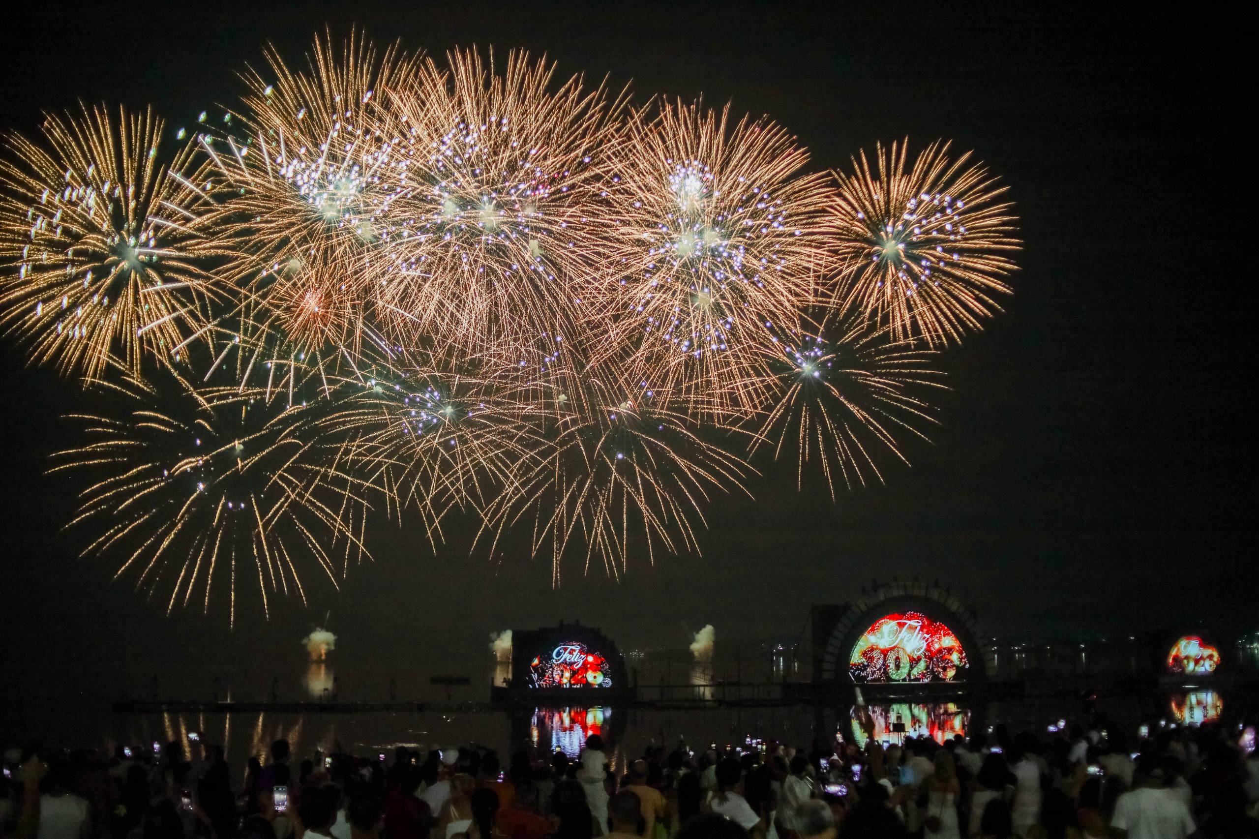 Queima de fogos durante o R&eacute;veillon em Ara&ccedil;atiba/Foto: Thamyris Mello