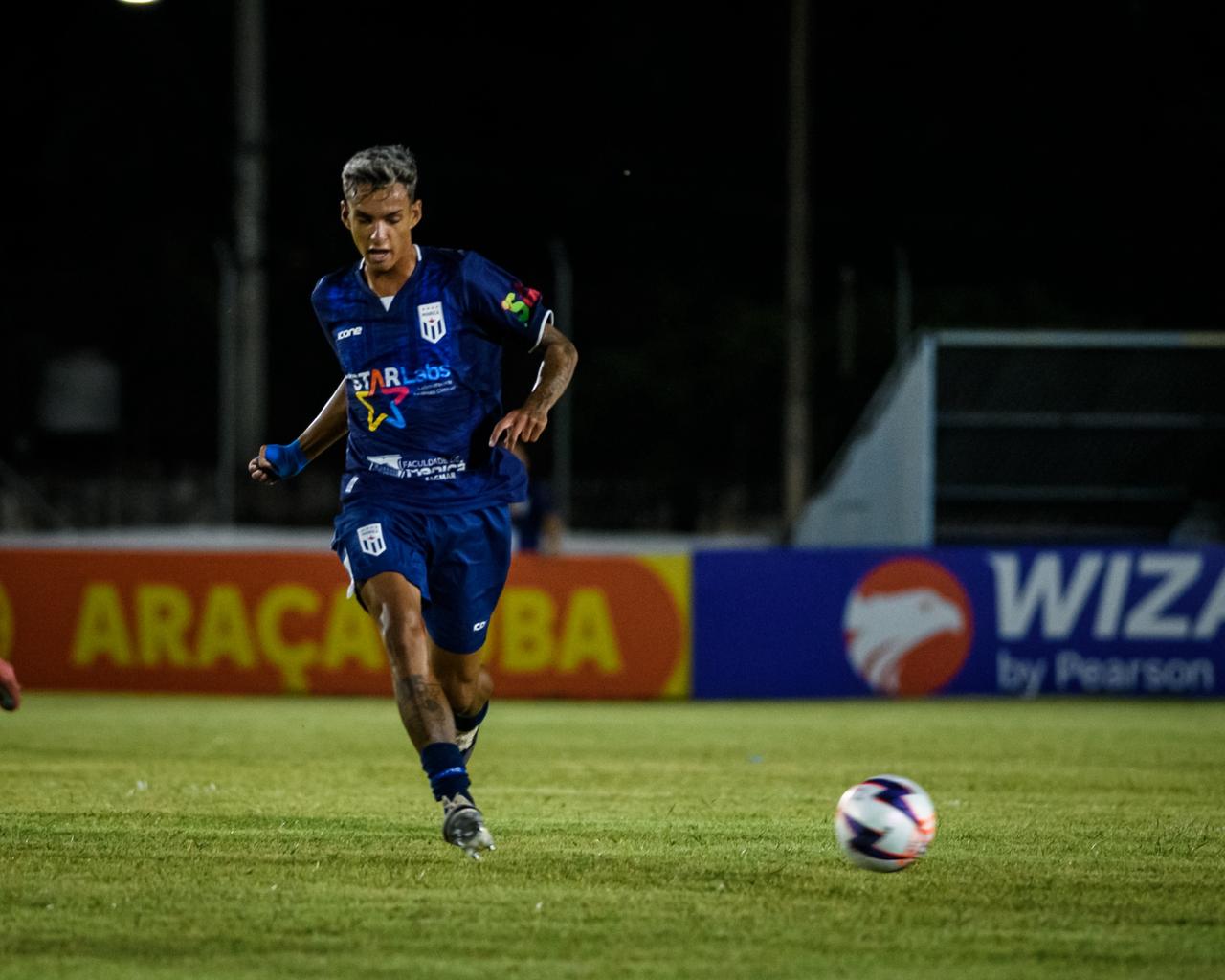 Lateral Arlindo foi eleito o craque do jogo pela equipe de transmiss&atilde;o da partida/Foto: G&ecirc;nesis Siqueira