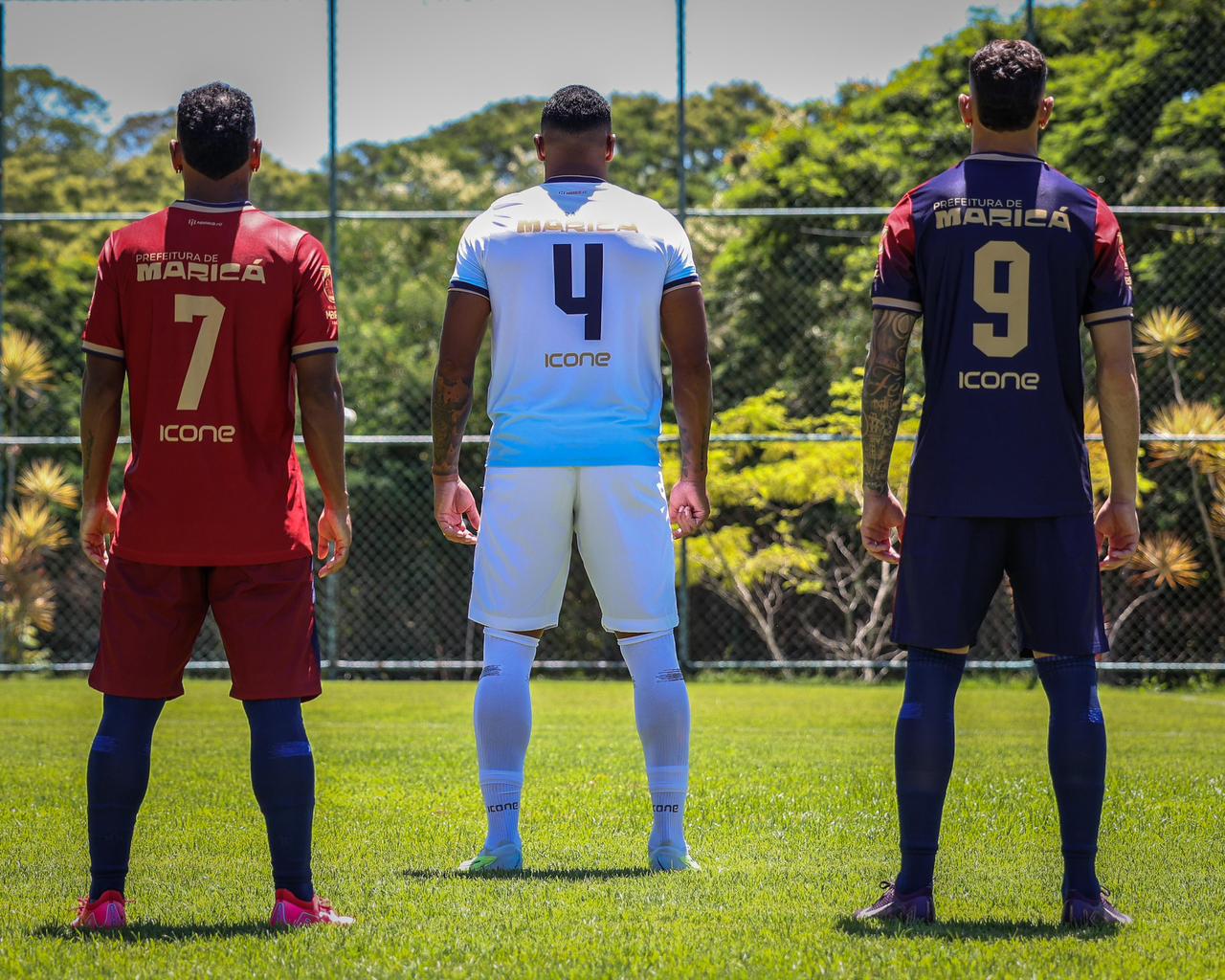 As ondas no tecido fazem refer&ecirc;ncia ao Tsunami, fen&ocirc;meno da natureza que virou o apelido do time dado pela torcida e simboliza for&ccedil;a do Maric&aacute; F.C em campo/Foto: Bruno Maia (Comunica&ccedil;&atilde;o Maric&aacute; F.C)