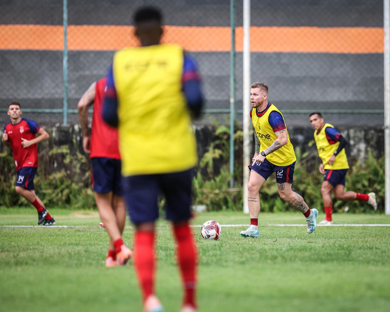 Zagueiro Rafael Forster durante sess&atilde;o de treinamentos do Tsunami/Foto: Bruno Maia (Comunica&ccedil;&atilde;o Maric&aacute; FC)